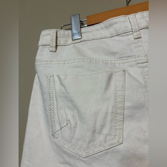 MOSSIMO SUPPLY CO. High Rise Lace Embroidered Shorts - Picture 7 of 8